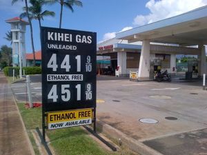 Pompa bensin di Kihei, Maui. Tak ada manusia melayani.