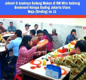 Jokowi makan siang dengan santai bersama Kaesang. Sebagai ayah dan warga biasa.
